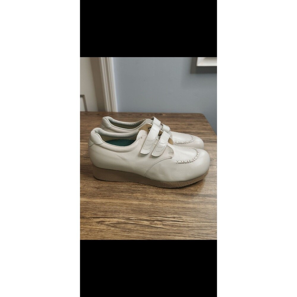 Barefoot Freedom Shoes Women's Size US 9.5  Tan color.